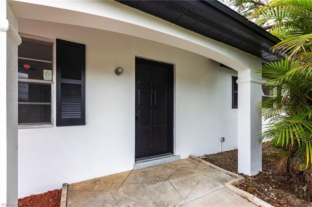 818 Gardenside Ct, Lehigh Acres, FL 33936 Photo