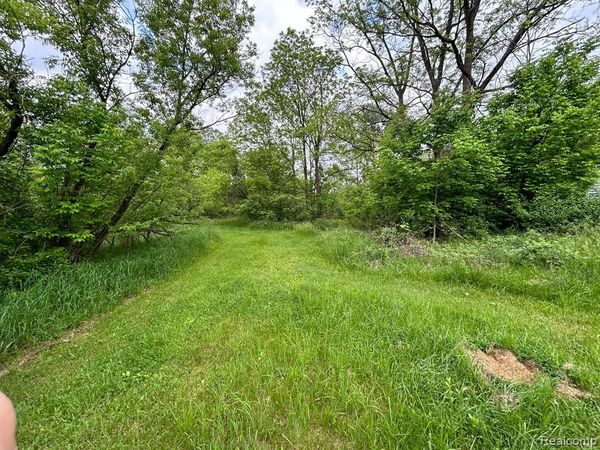 2356 S DYE Road, Flint Twp, MI 48532