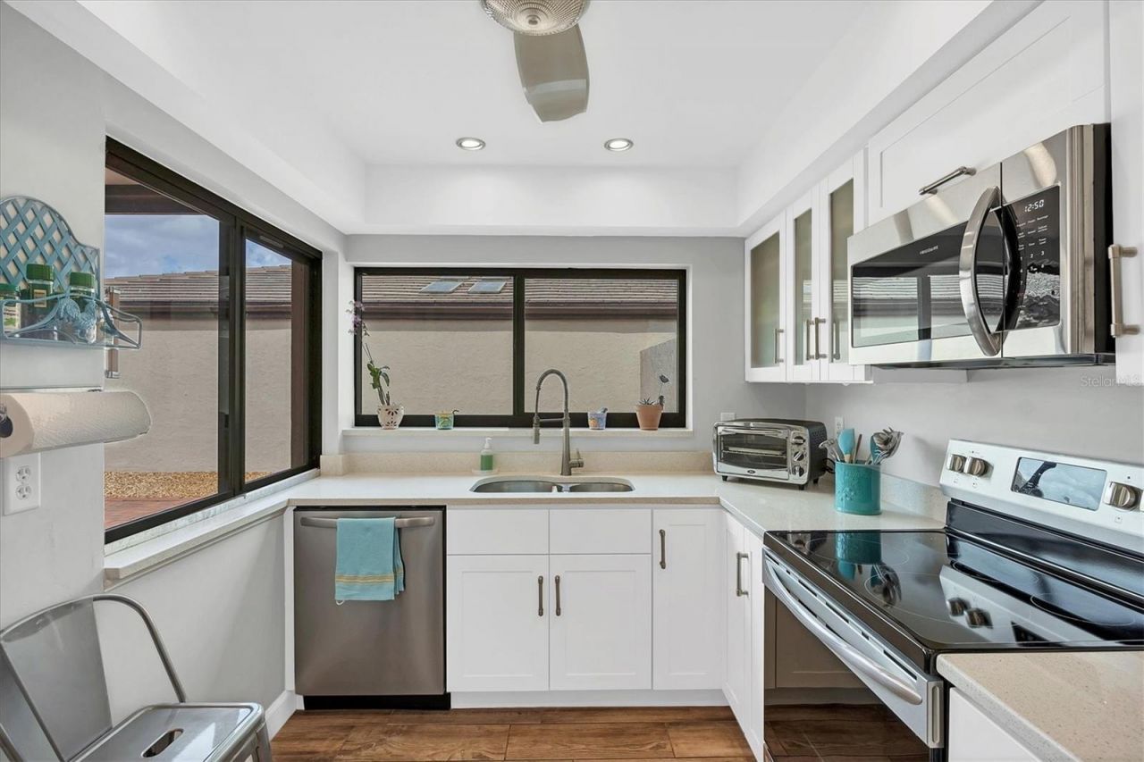 3933 Glen Oaks Manor Drive, Sarasota, FL 34232 Photo