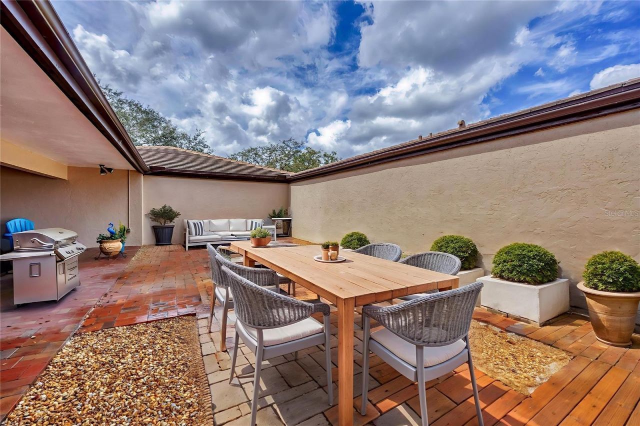 3933 Glen Oaks Manor Drive, Sarasota, FL 34232 Photo