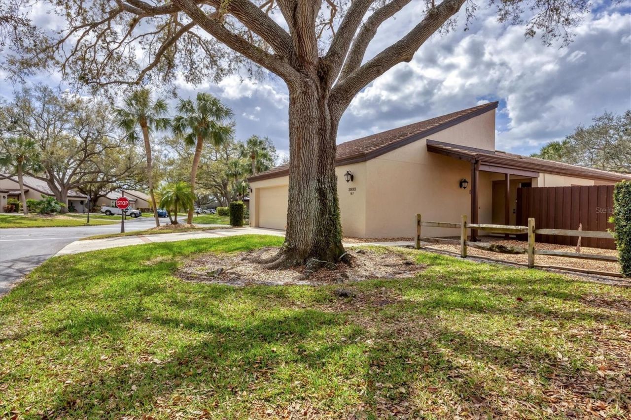 3933 Glen Oaks Manor Drive, Sarasota, FL 34232 Photo