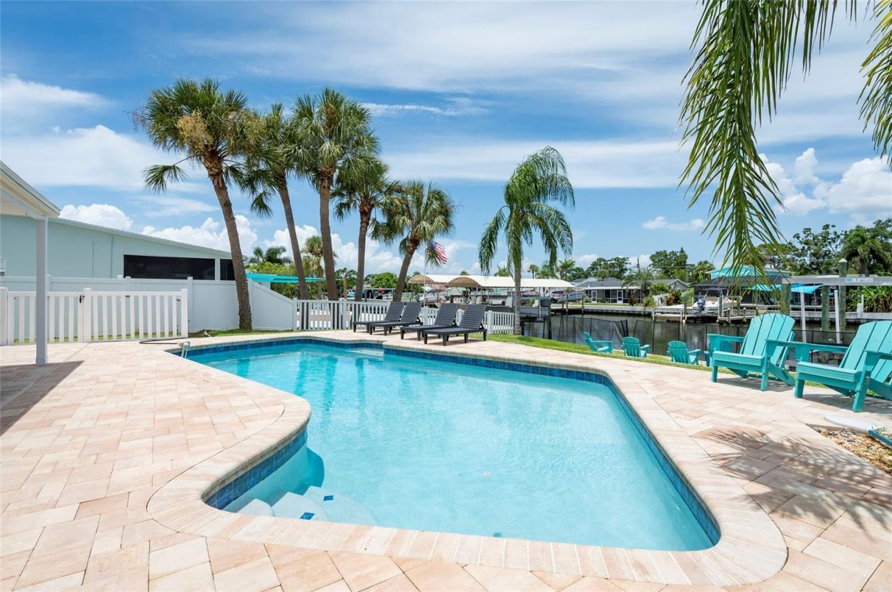 8425 Flagstone Drive, Tampa, FL 33615 Photo