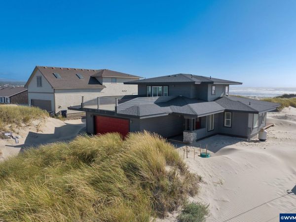 118 NW Oceania Dr, Waldport, OR 97394