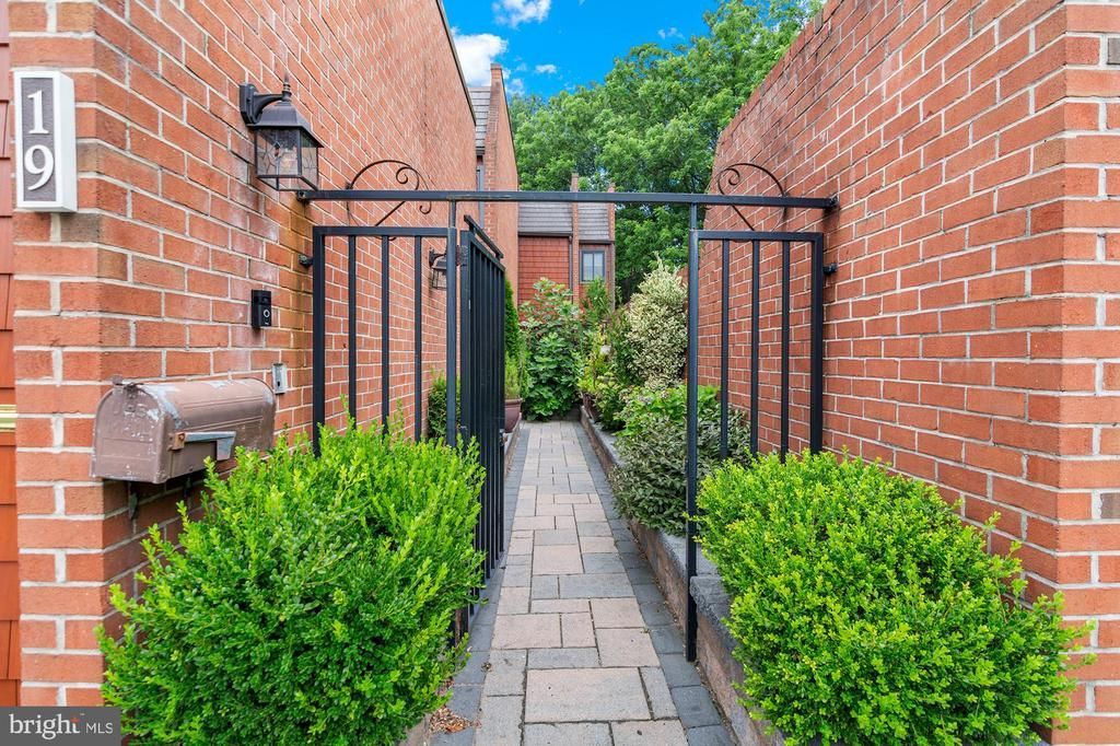 19 Coldwater Court, Towson, MD 21204 Main Photo