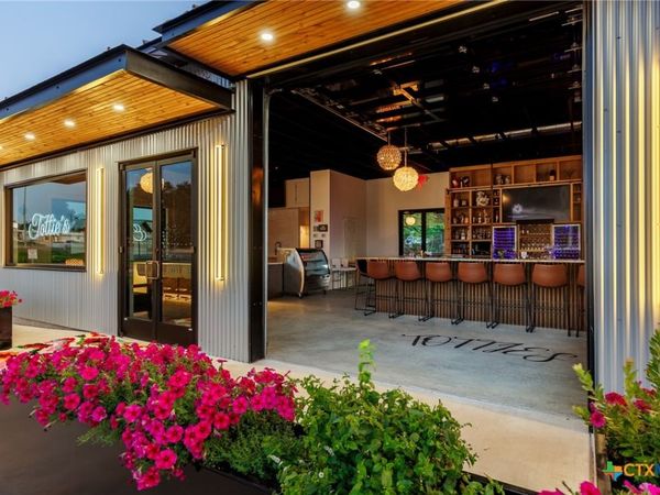 105 N US Highway 281 , Johnson City, TX 78636