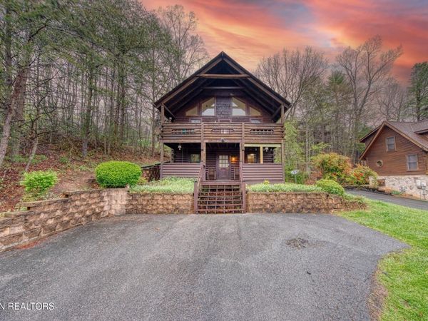 735 Kings Hills Blvd, Pigeon Forge, TN 37863