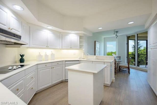 8990 Bay Colony Dr, Unit 302, Naples, FL 34108 Photo