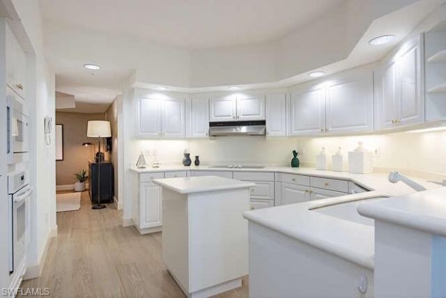 8990 Bay Colony Dr, Unit 302, Naples, FL 34108 Photo
