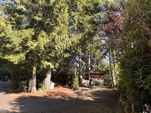 151 Outer DR, Florence, OR 97439