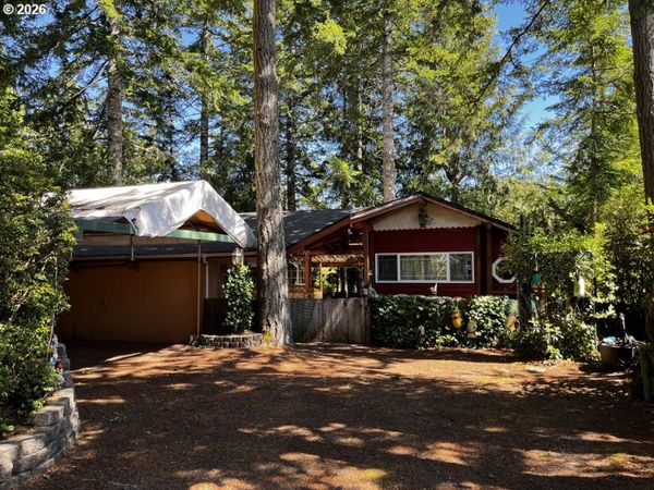 151 Outer DR, Florence, OR 97439