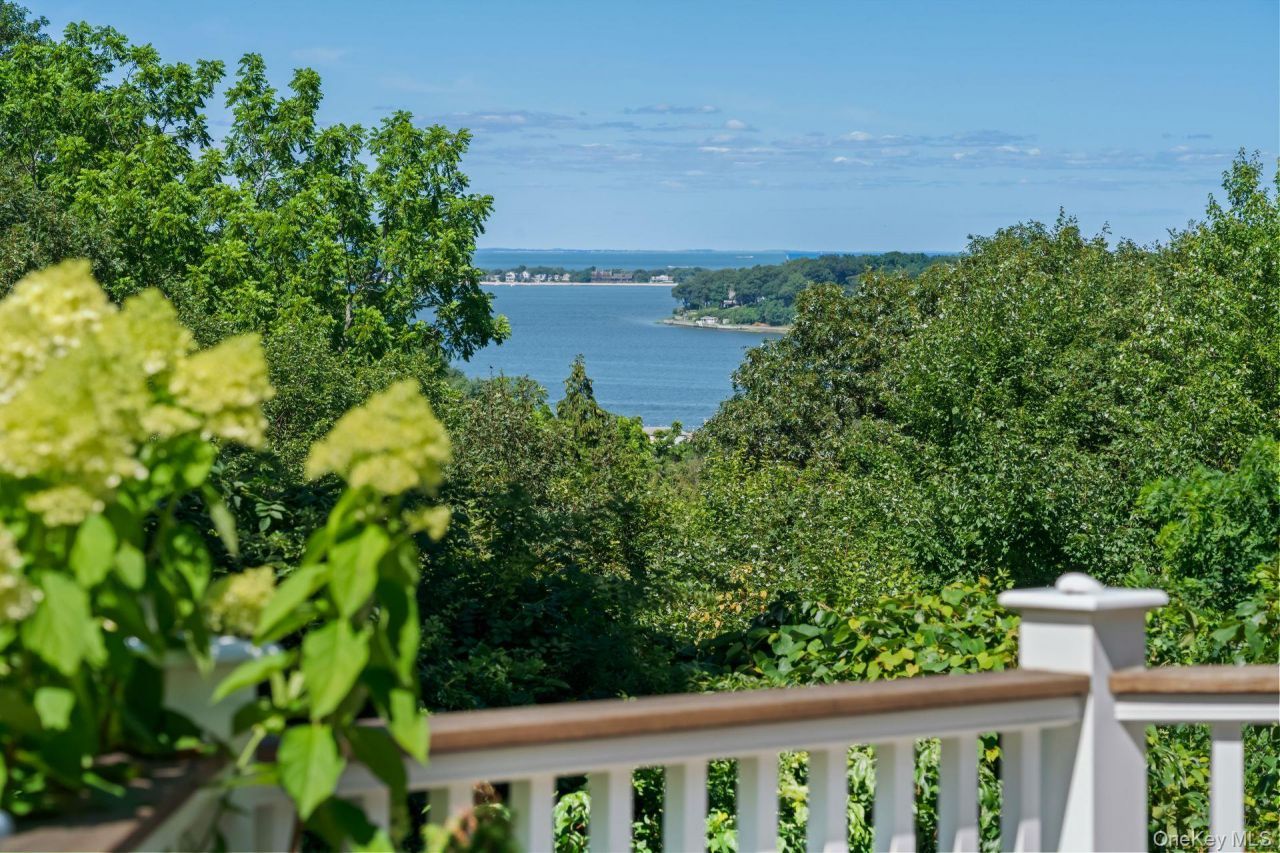 14 Thorman Lane, Huntington, NY 11743 Main Photo