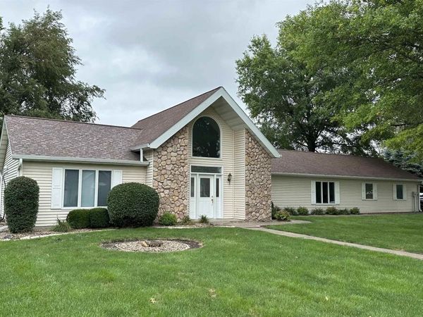 407 N Park Avenue, New Sharon, IA 50207