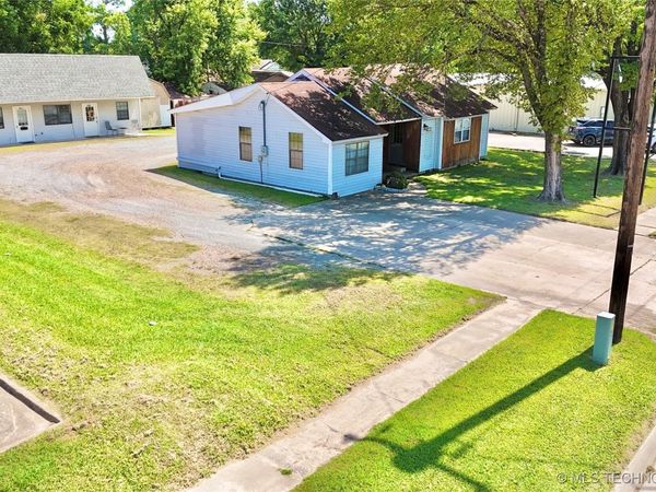 517 E Main Street, Stigler, OK 74462