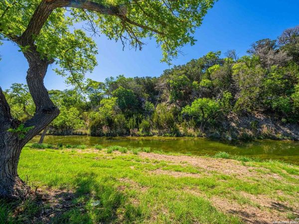 165 Flach Rd, Comfort, TX 78013