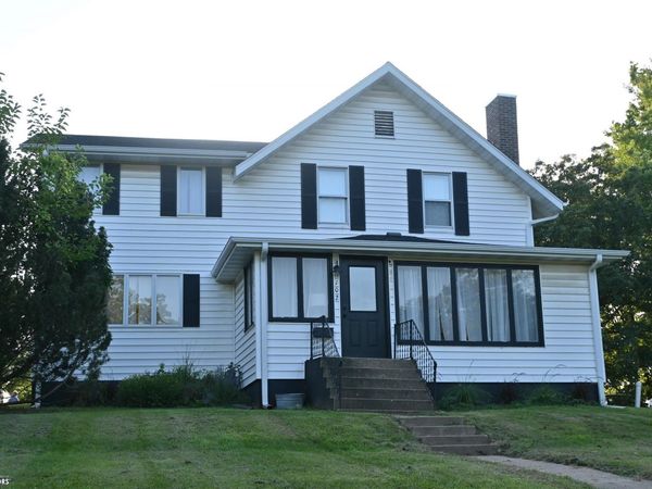 102 Forest Drive, Fairfield, IA 52556