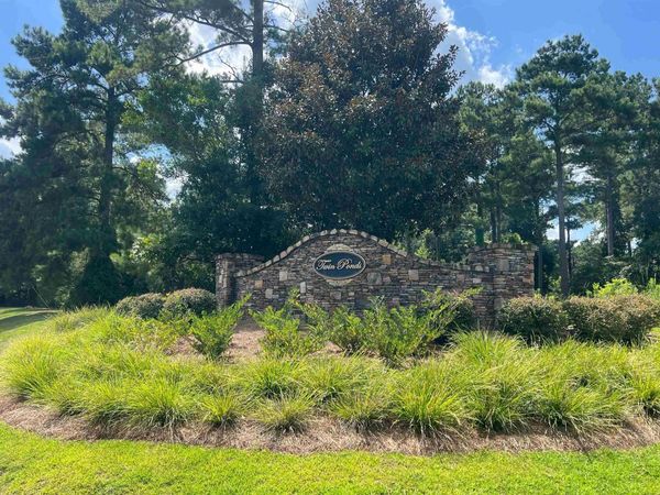 300 Twin Ponds Drive, Havana, FL 32333