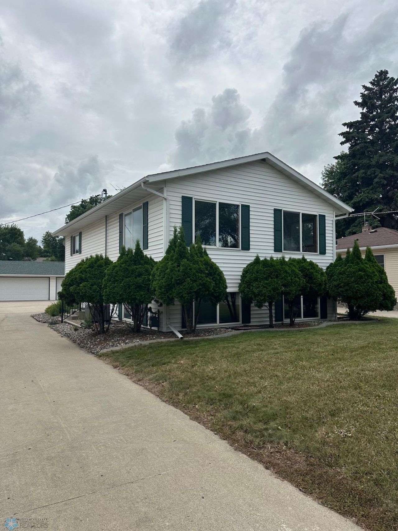 2126 5th Avenue S, Fargo, ND 58103 Main Photo