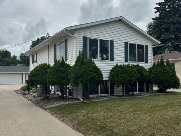 2126 5th Avenue S, Fargo, ND 58103