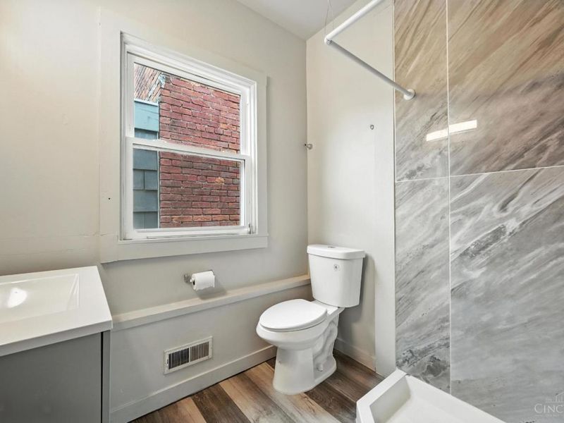 404 Warner Street, Cincinnati, OH 45219 Photo 8