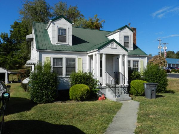 200 & 202 West Main Street, Mount Carmel, TN 37645