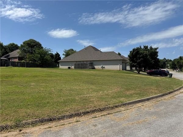 6229-6227 Milliken Bend, Fayetteville, AR 72704