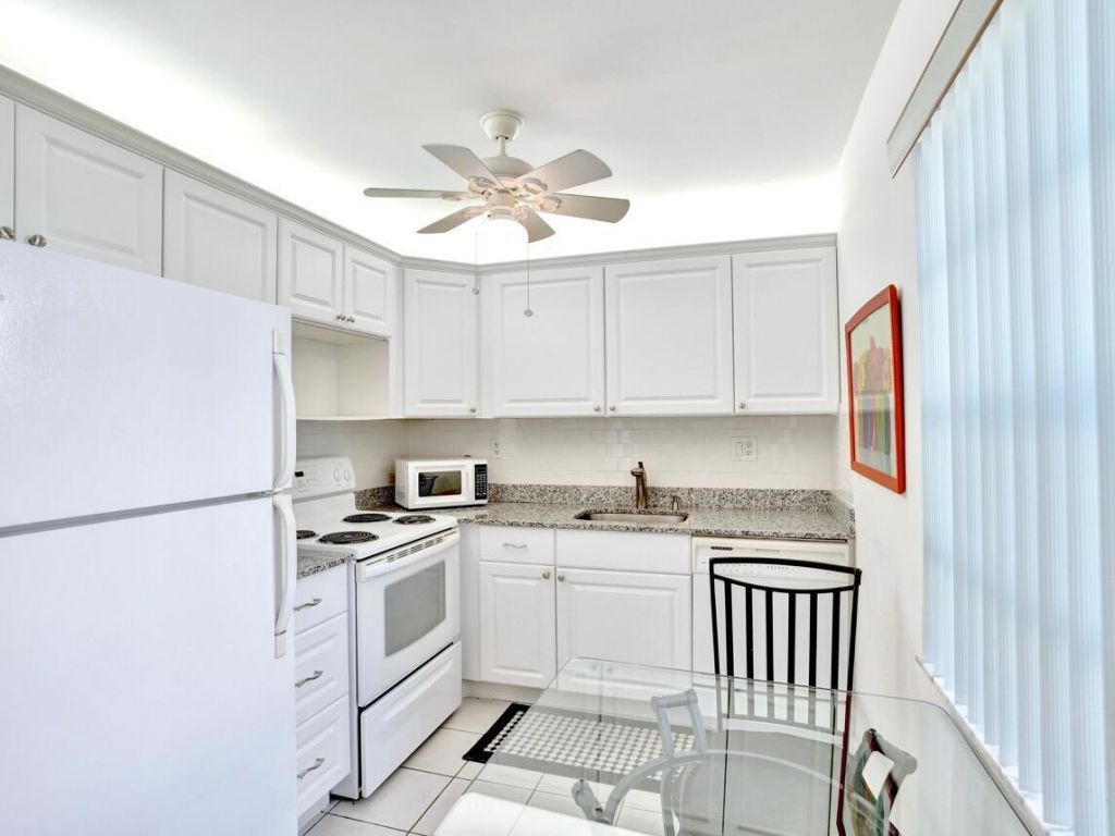 298 Burgundy G, Delray Beach, FL 33484 Photo