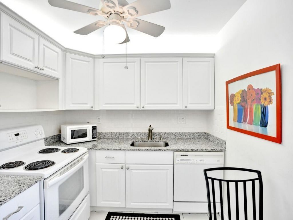 298 Burgundy G, Delray Beach, FL 33484 Photo