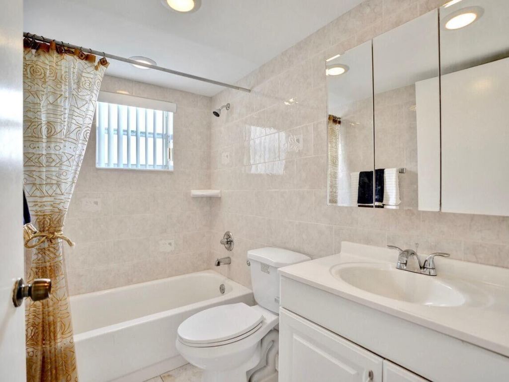 298 Burgundy G, Delray Beach, FL 33484 Photo