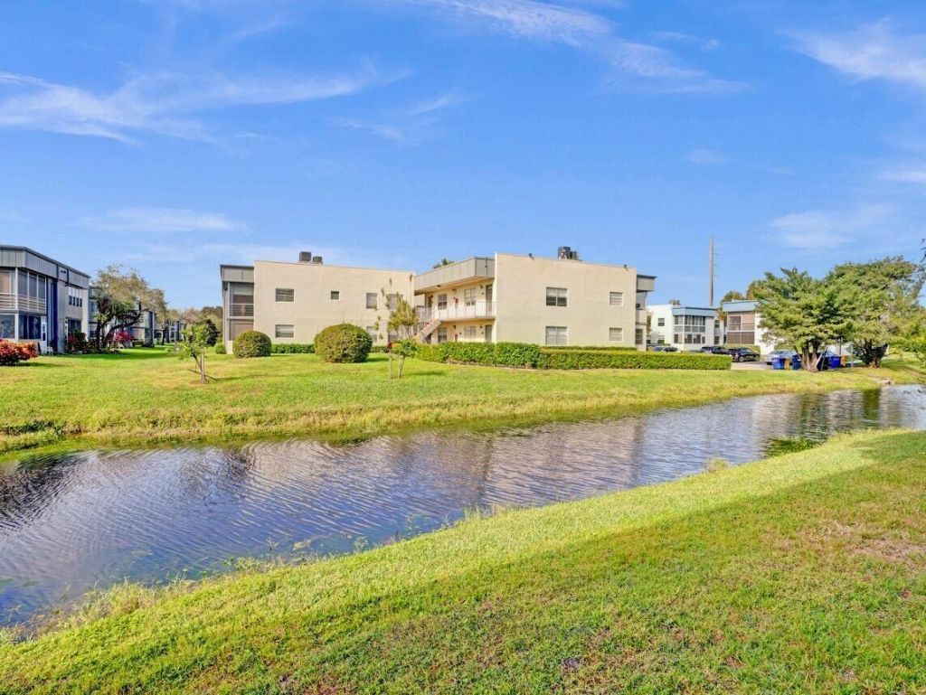 298 Burgundy G, Delray Beach, FL 33484 Photo