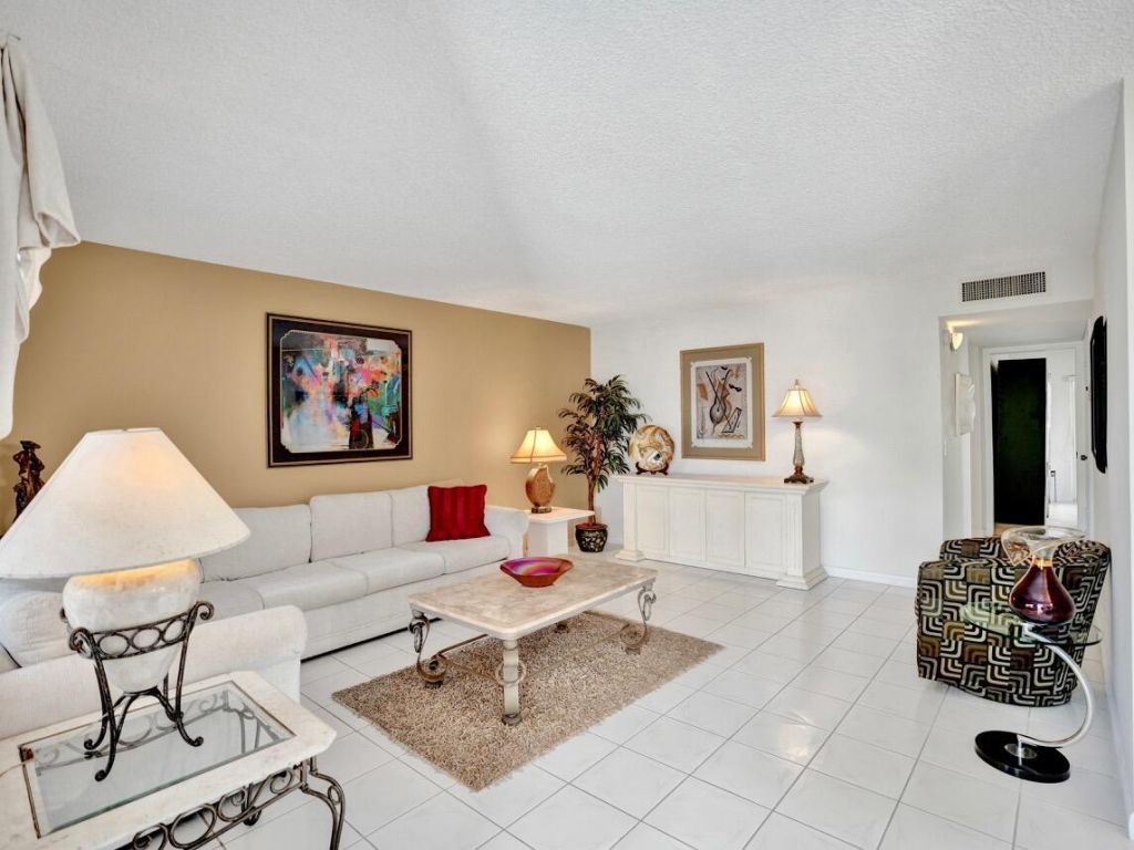 298 Burgundy G, Delray Beach, FL 33484 Photo