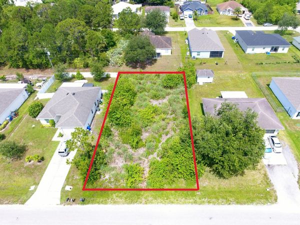 8035 102nd Avenue, Vero Beach, FL 32967