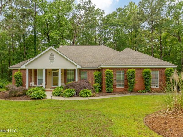 55 Woodstone Drive, Hattiesburg, MS 39402