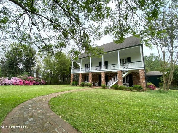 200 Devereaux Drive, Natchez, MS 39120