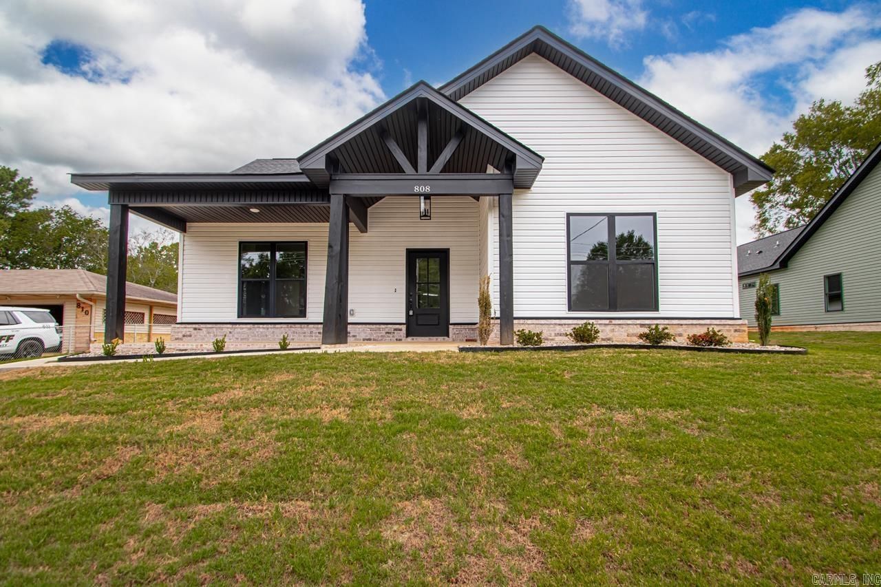 808 Richard Street Hot Springs, AR 71913