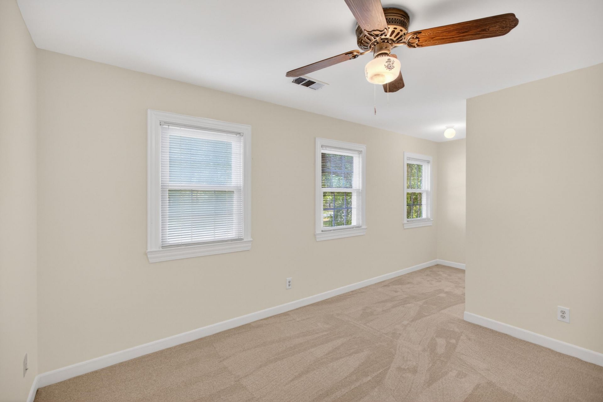 1 Blackwatch Court Photo 27