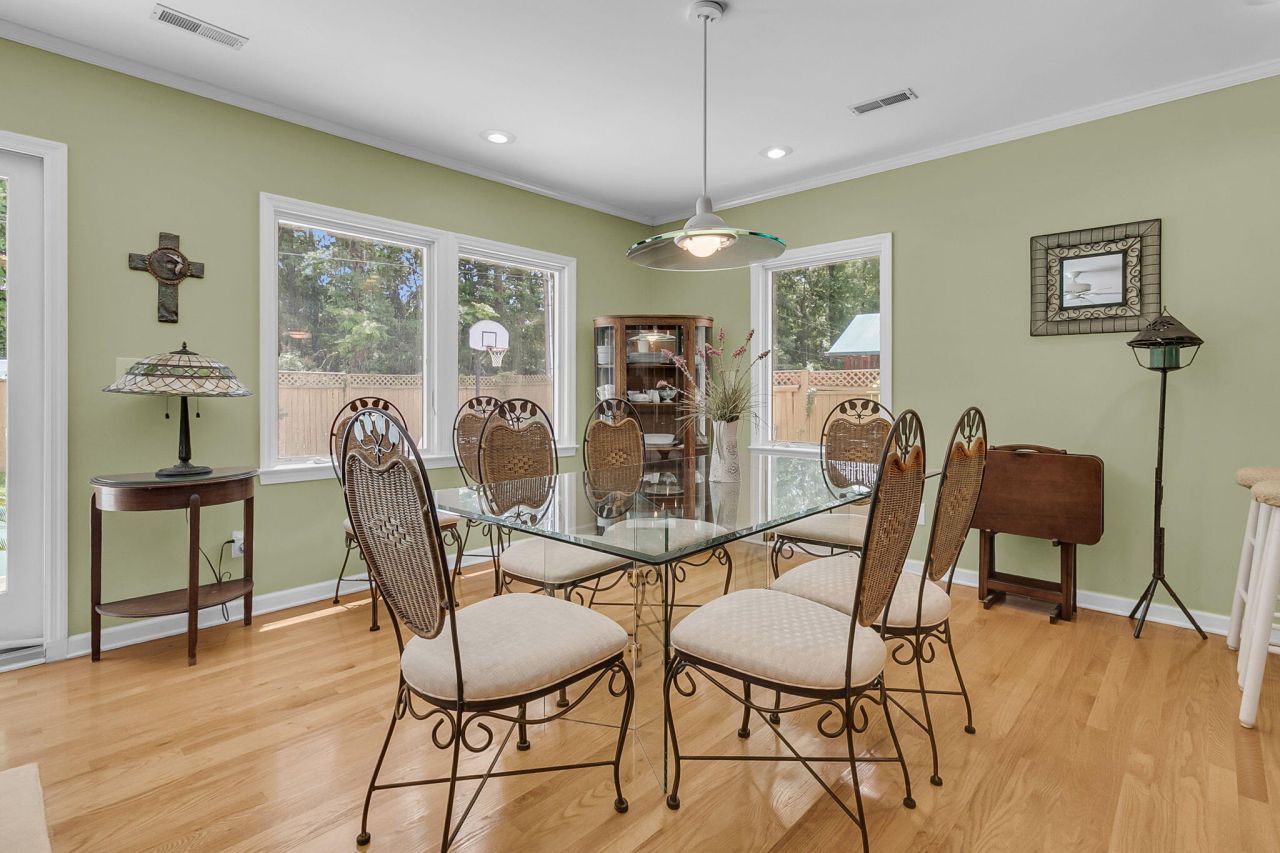 1647 Sulgrave Road Photo 10