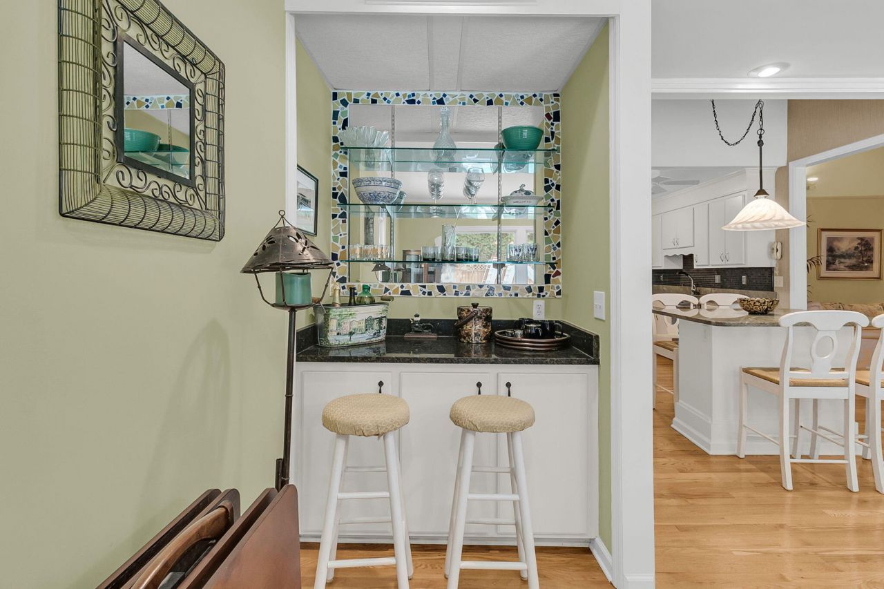 1647 Sulgrave Road Photo 12