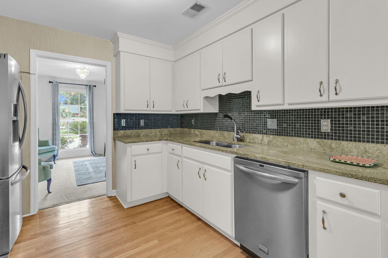 1647 Sulgrave Road Photo 16