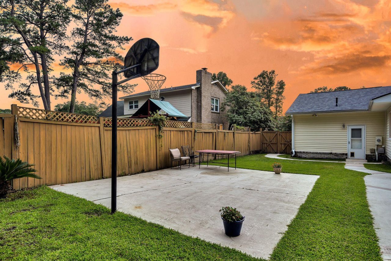 1647 Sulgrave Road Photo 56