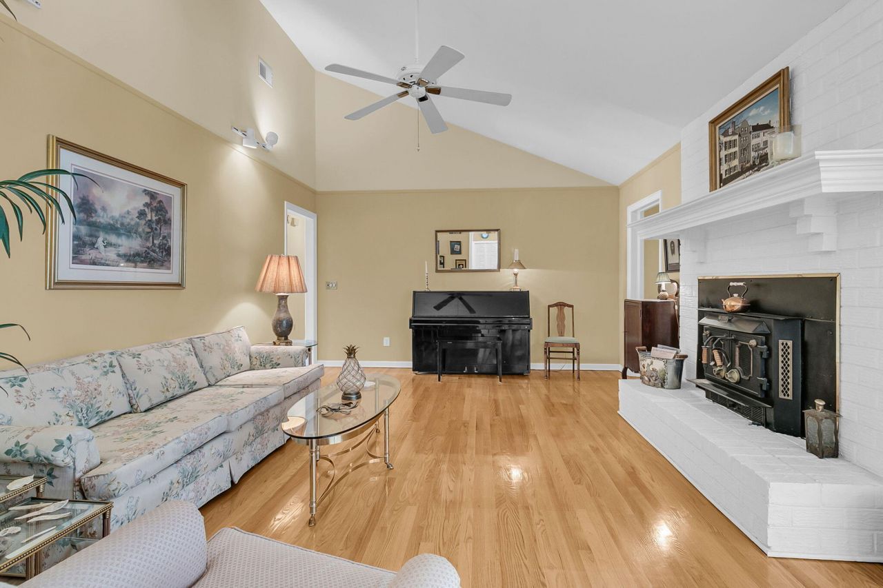 1647 Sulgrave Road Photo 6