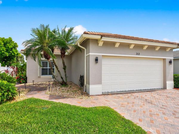 212 SW Coconut Key Way, Port Saint Lucie, FL 34986