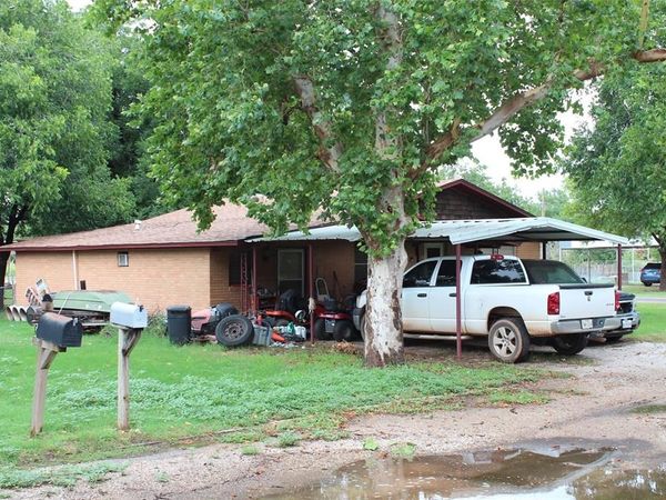 610 S 3rd Street, Knox City, TX 79529