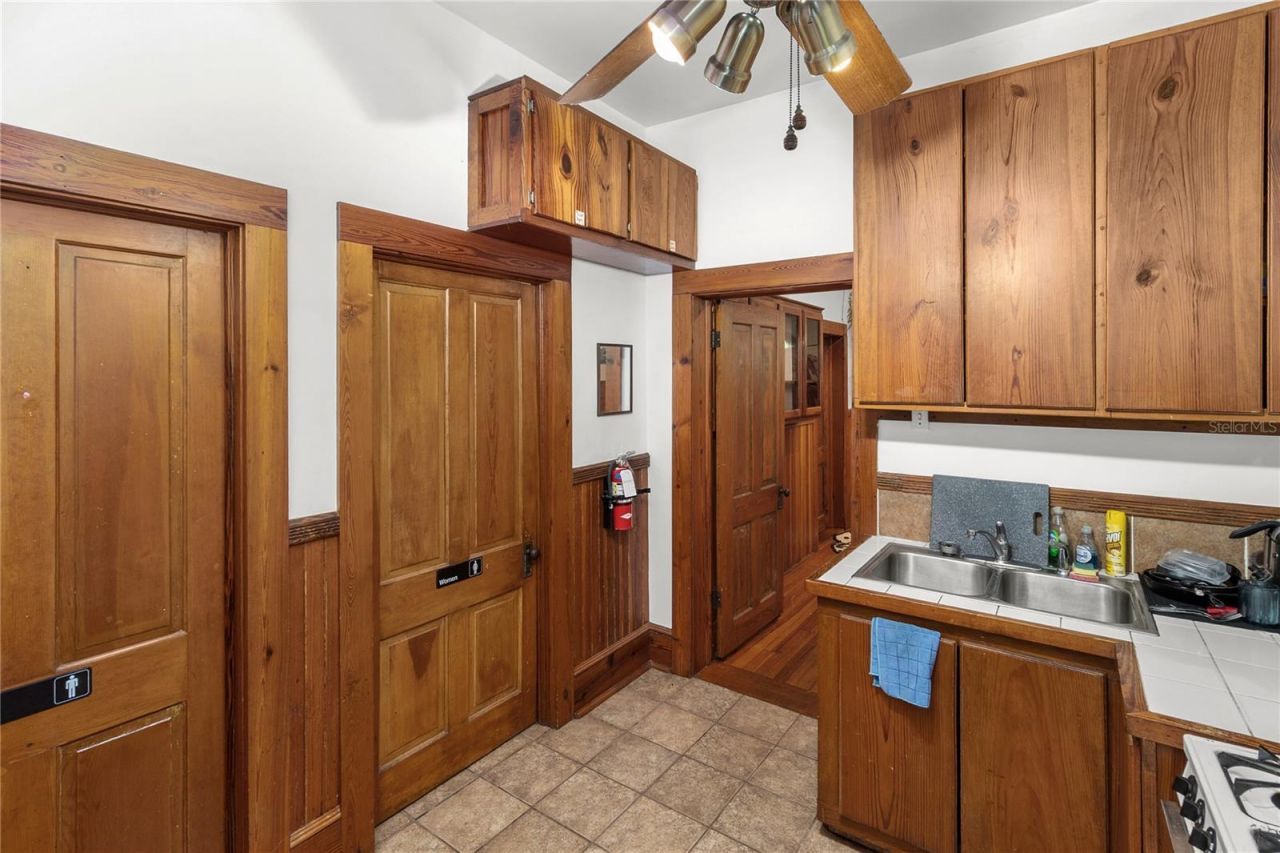 619 NE 1st Street, Gainesville, FL 32601 Photo