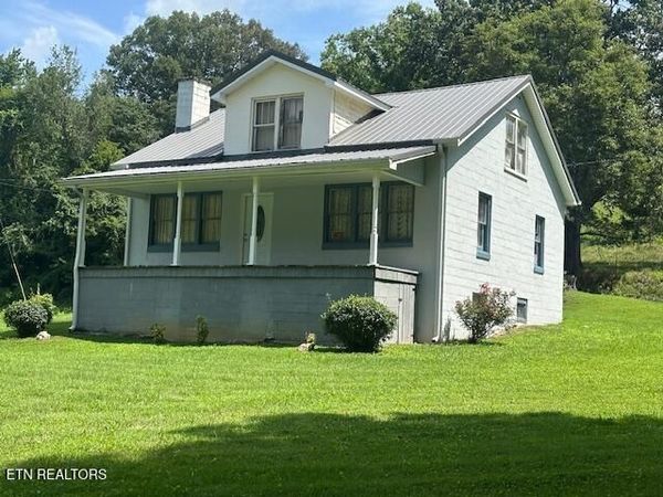 863 Giles Hollow Rd, Rose Hill, VA 24281