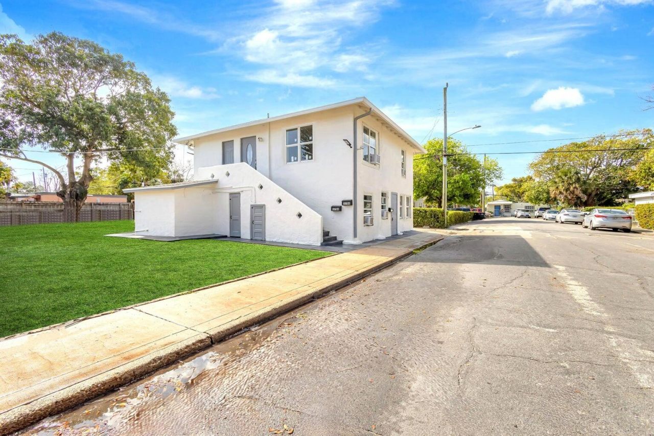 448 Roseland Drive, Unit 3710, West Palm Beach, FL 33405 Photo