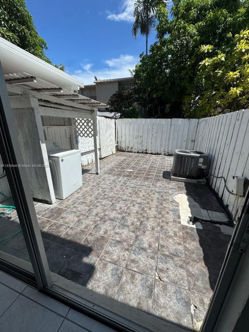 1180 W 42nd Pl, Unit 1, Hialeah, FL 33012 Photo