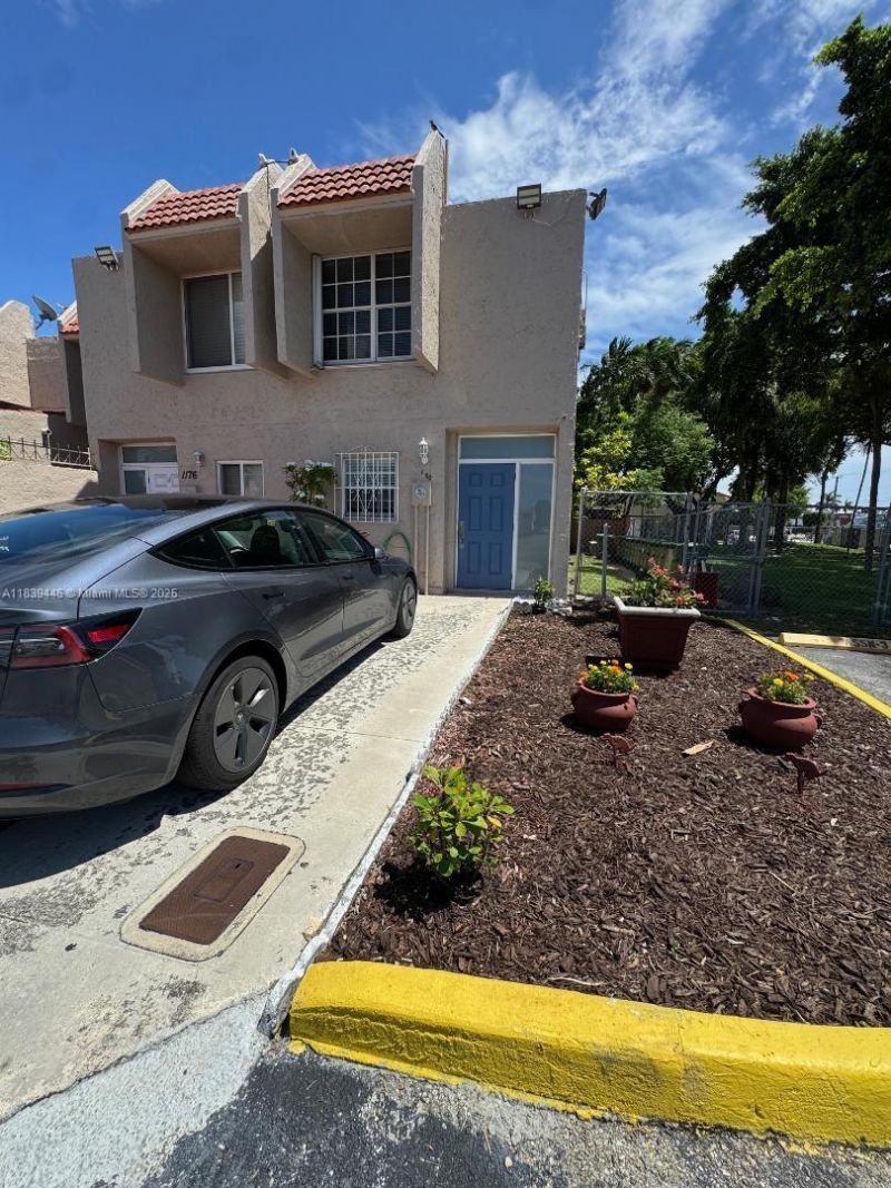 1180 W 42nd Pl, Unit 1, Hialeah, FL 33012 Photo