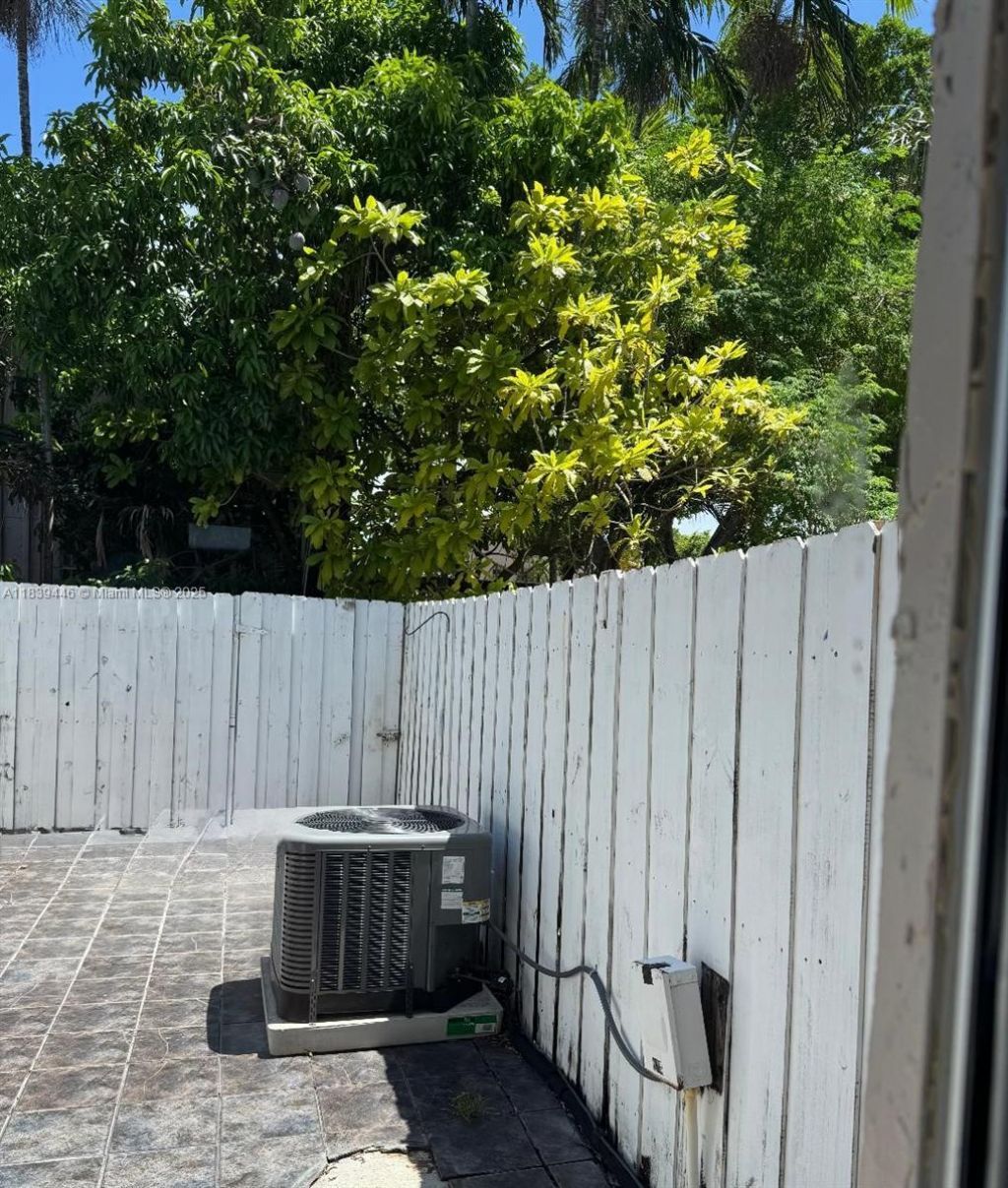 1180 W 42nd Pl, Unit 1, Hialeah, FL 33012 Photo