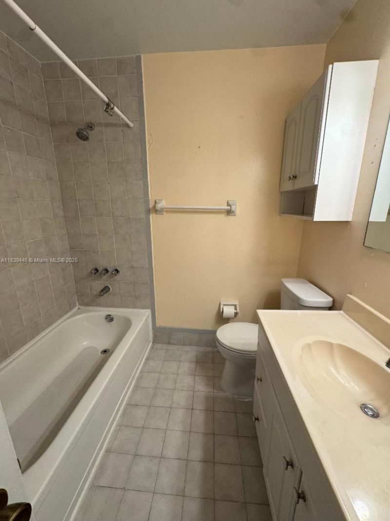 1180 W 42nd Pl, Unit 1, Hialeah, FL 33012 Photo