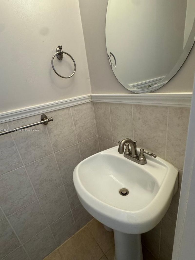 1180 W 42nd Pl, Unit 1, Hialeah, FL 33012 Photo